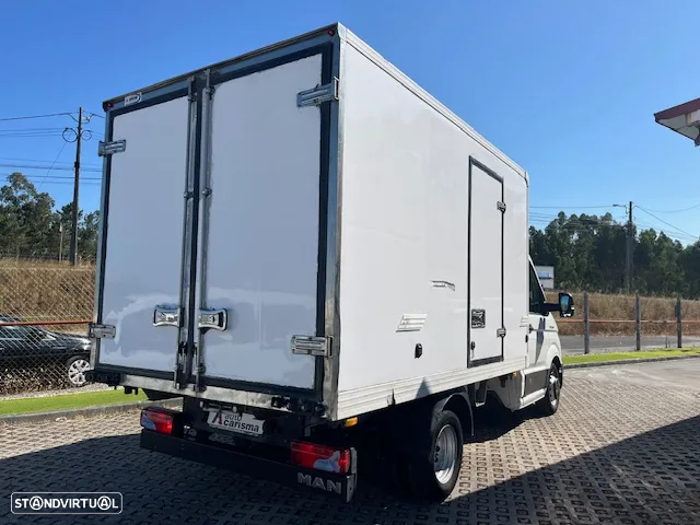 MAN TGE-180cv Cx aut. COM FRIO - 6