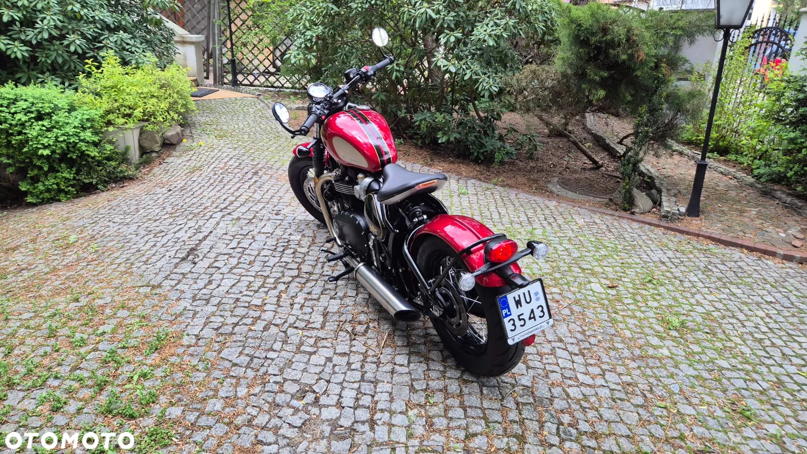 Triumph Bonneville Bobber - 6