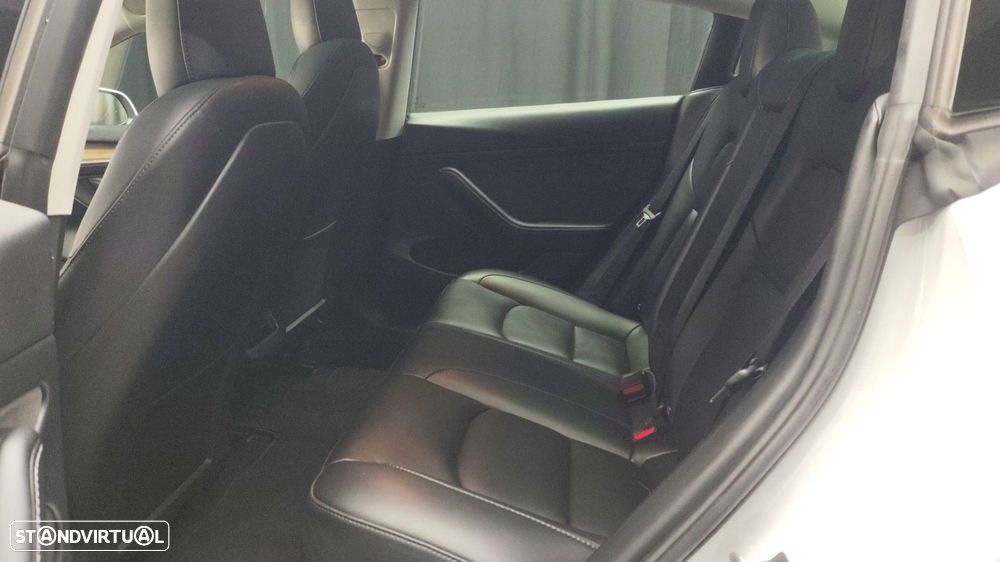 Tesla Model 3 - 10