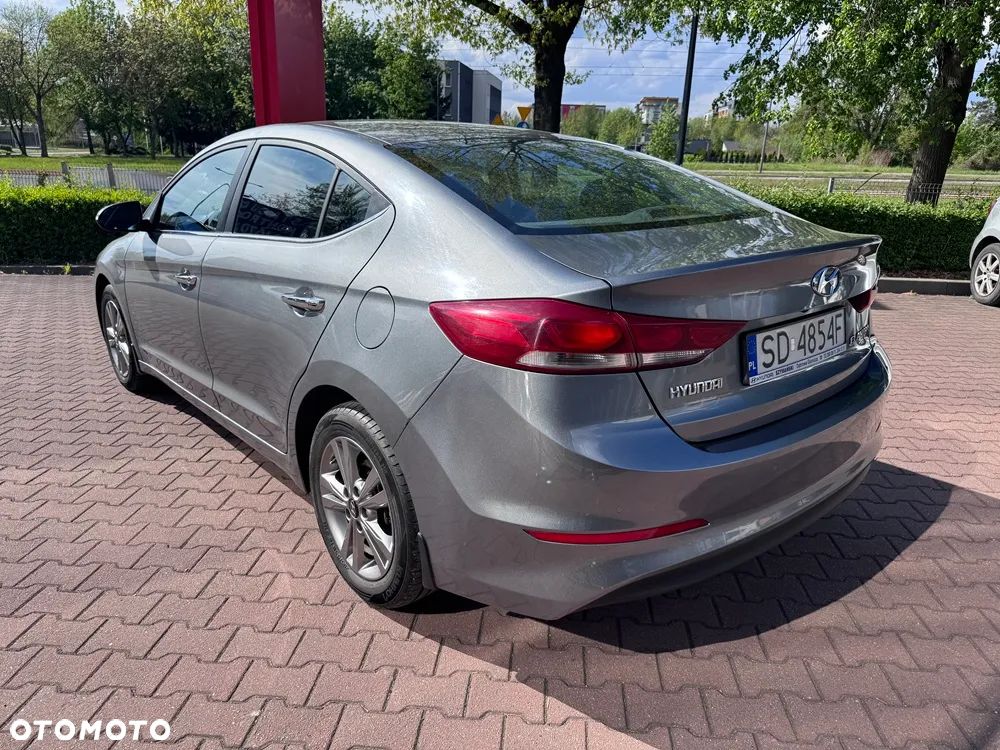 Hyundai Elantra 1.6 Comfort - 4