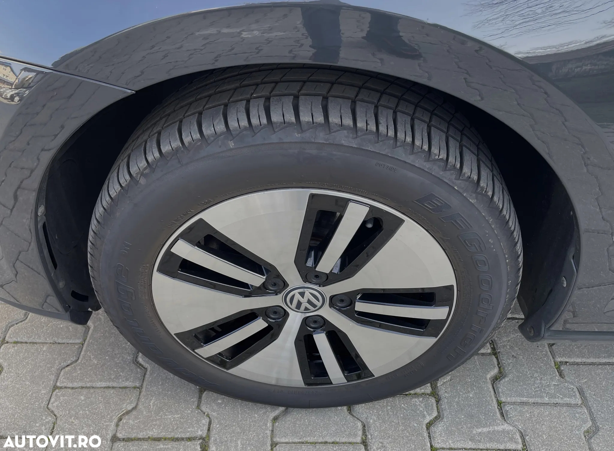 Volkswagen e-Golf - 15