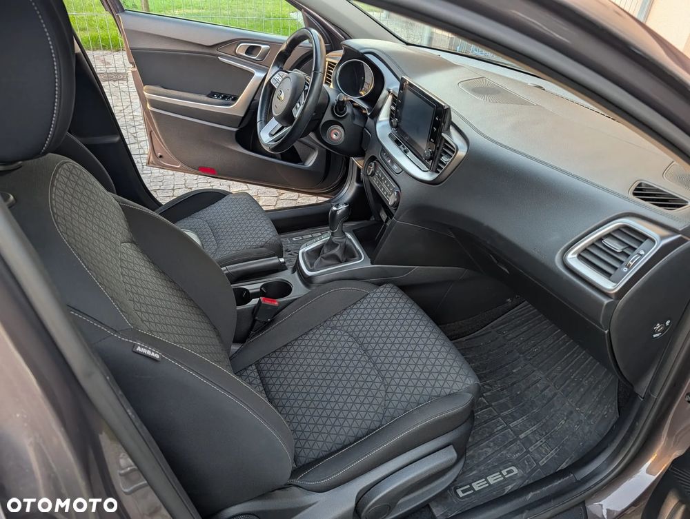 Kia Ceed - 5