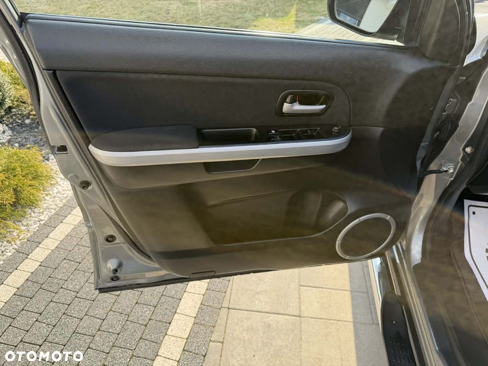 Suzuki Grand Vitara 2.0 Comfort Limited - 29