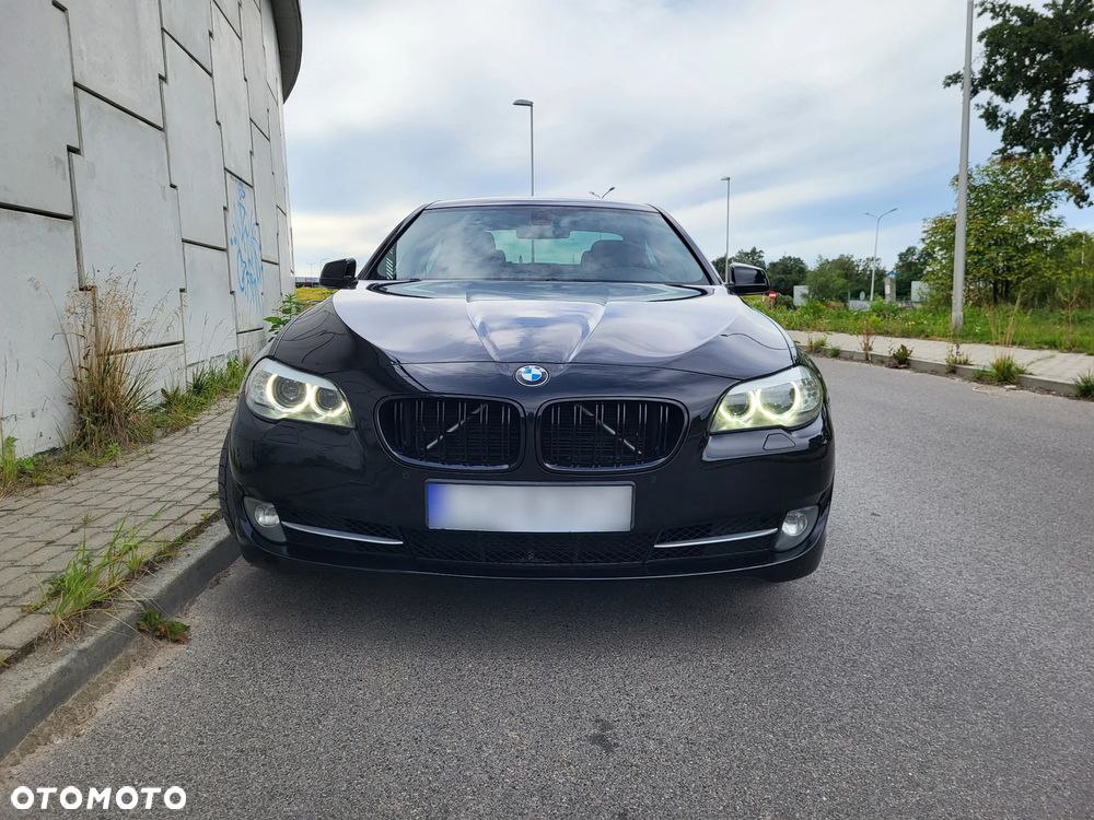 BMW Seria 5 525d xDrive - 2