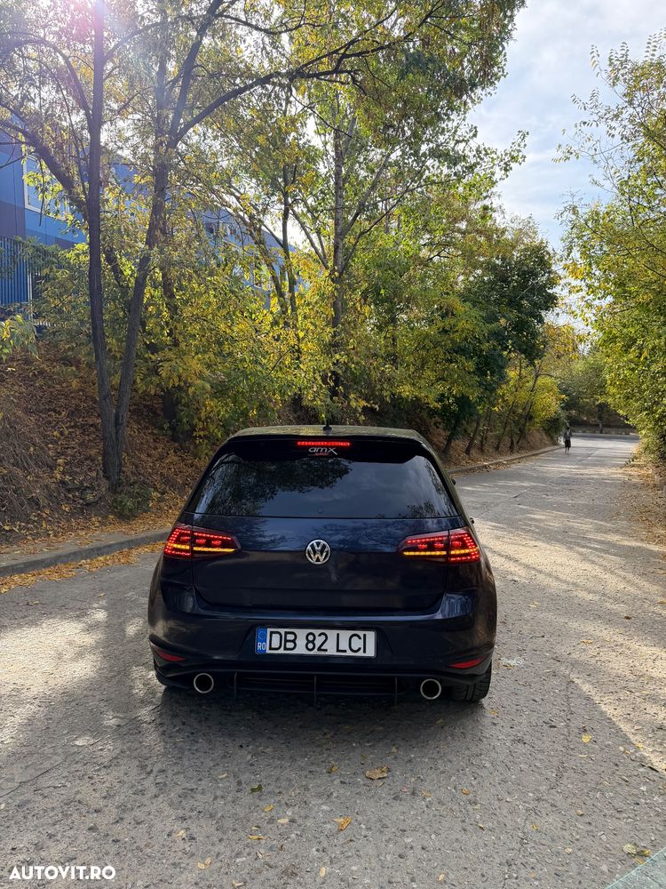 Volkswagen Golf - 8