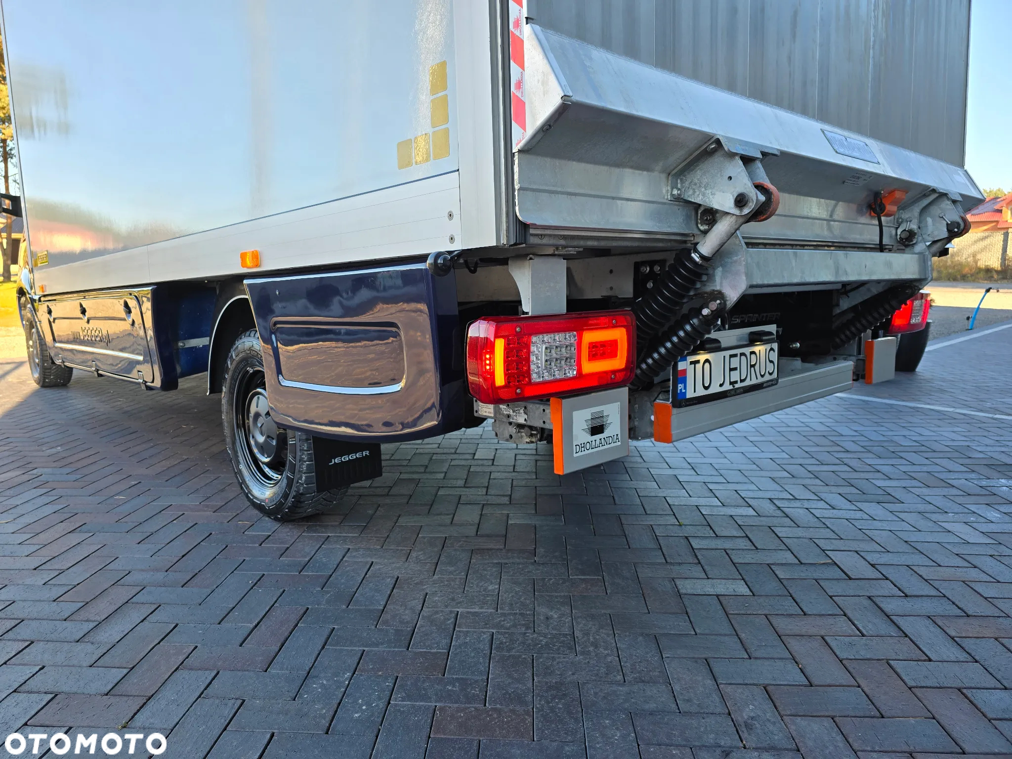 Mercedes-Benz SPRINTER 319 3.0 CDI KONTENER 4,28cmDługi 2,29cmSzero 2,24cmWysok + WINDA 750Kg 42Tyś km SERWIS DO OSTATNIEGO Km ASO MERCEDES-BENZ SALON PL STAN NOWY NOWY NOWY FABRYCZNA GWARANCJA - 24