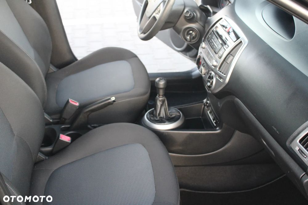 Hyundai i20 ver-1-4-150-jahre - 22
