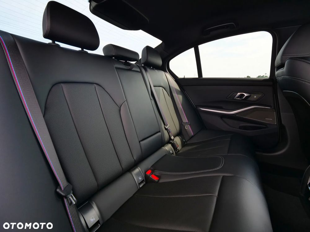BMW Seria 3 330i xDrive M Sport sport - 35