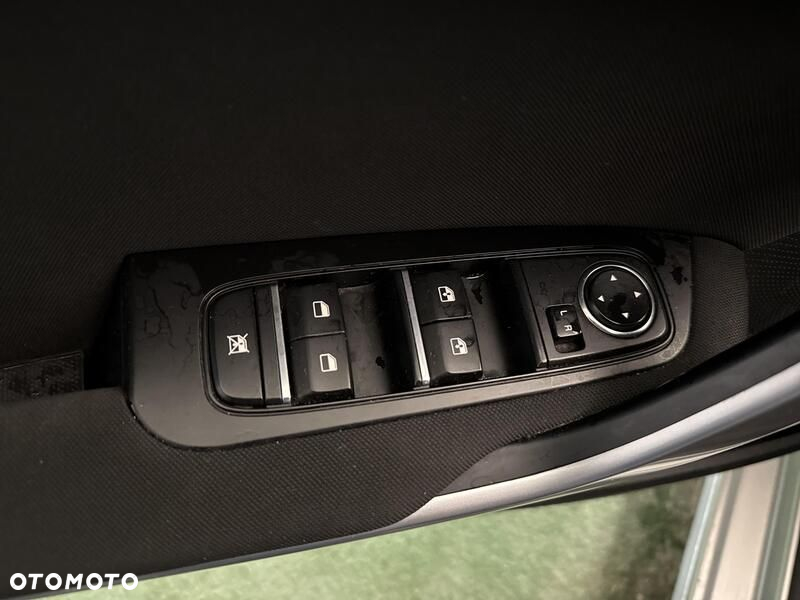 Kia Ceed - 12