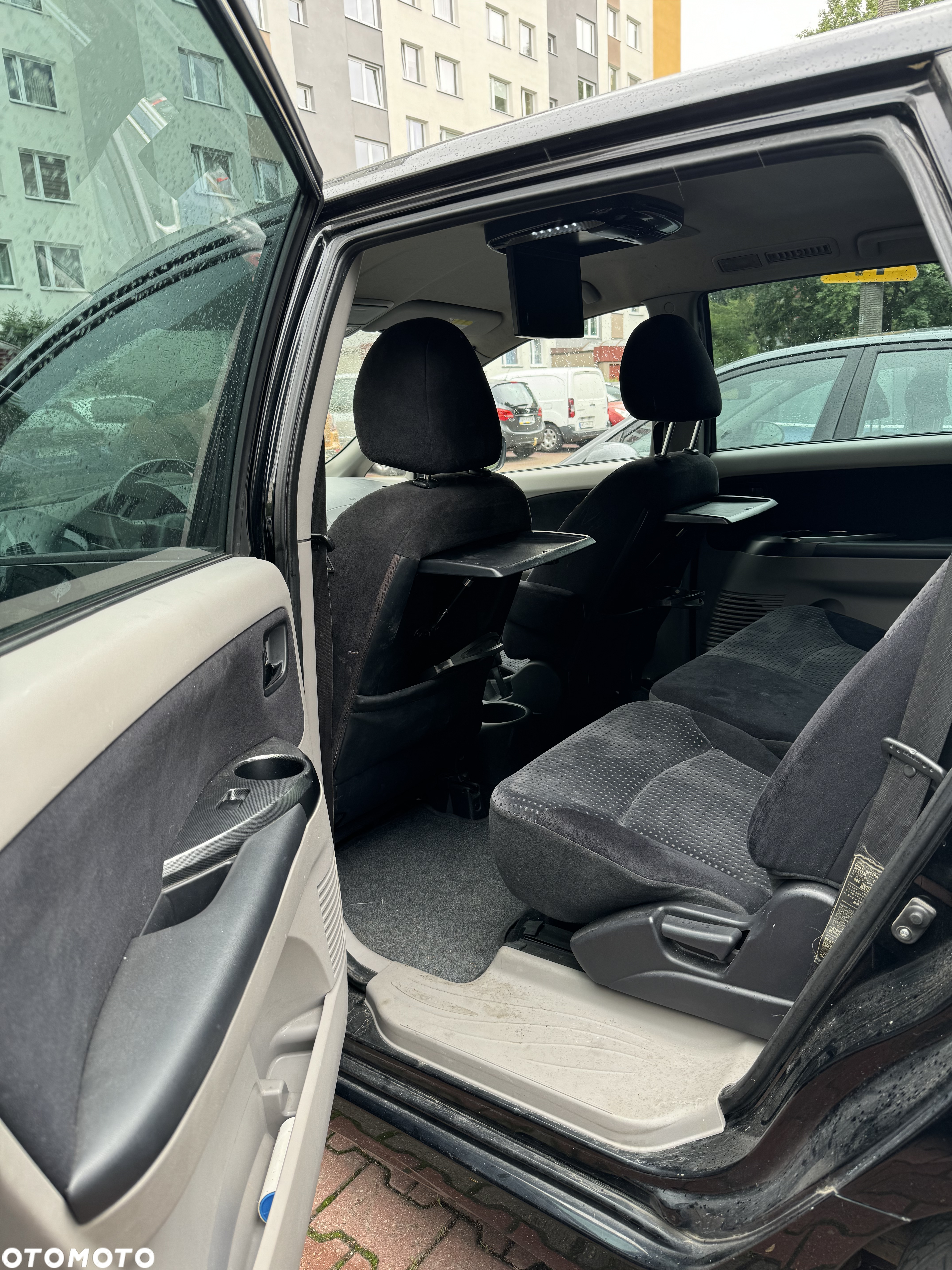 Mitsubishi Grandis - 12