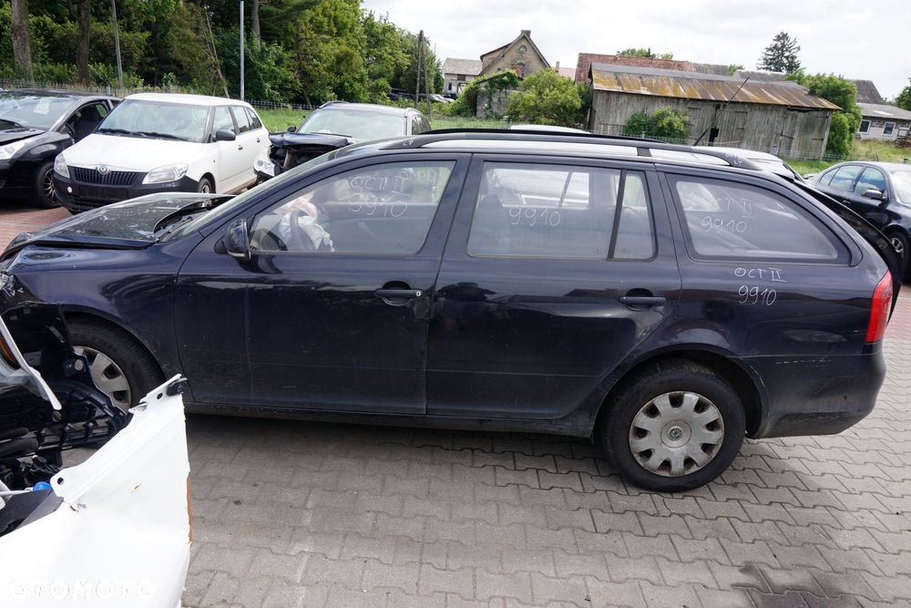 SKODA OCTAVIA II 1Z3 LIFT KOMBI 2012 9910 1.6 TDI CAYC 105KM LHW CZARNY na części - 2