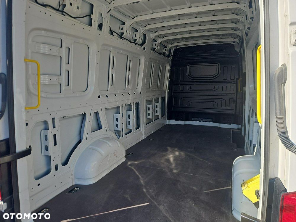 Volkswagen Crafter - 26