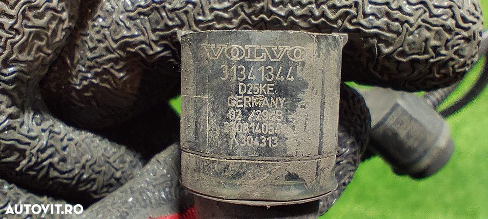 INSTALATIE + SENZORI PARCARE BARA SPATE VOLVO V40 HATCHBACK (5 UȘI) / COD OEM 31341344 / 31350909 / 31341343 2012-2019 - 5