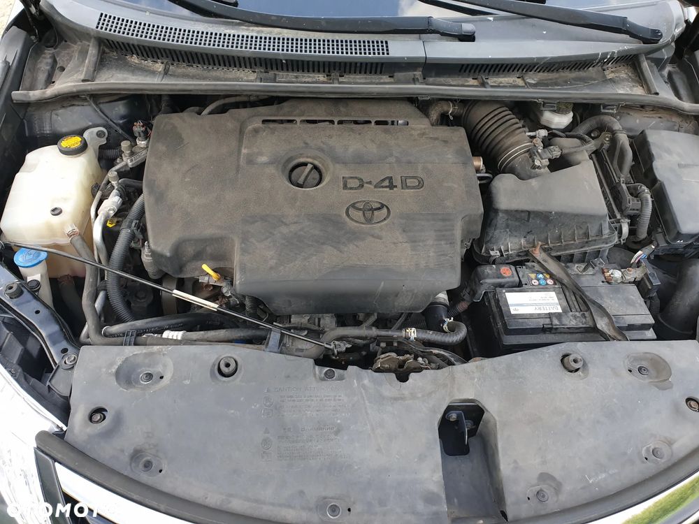 Toyota Avensis - 8