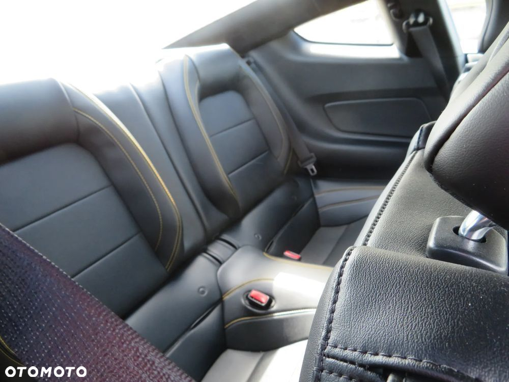 Ford Mustang 5.0 V8 GT - 10