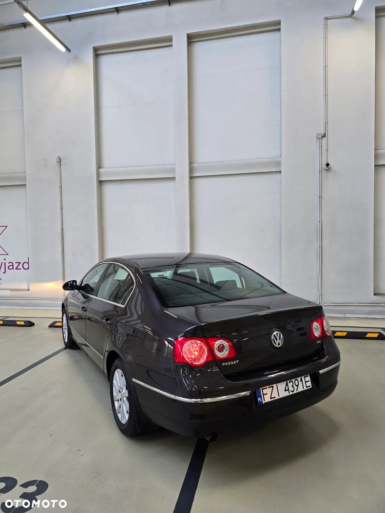 Volkswagen Passat 1.6 FSI Comfortline - 19