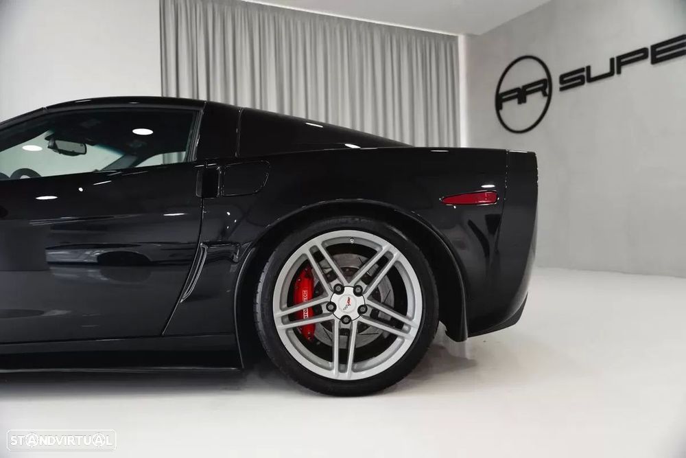 Chevrolet Corvette - 12