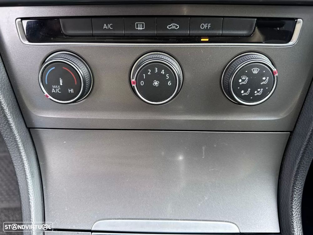 VW Golf Variant 1.6 TDi Highline - 32