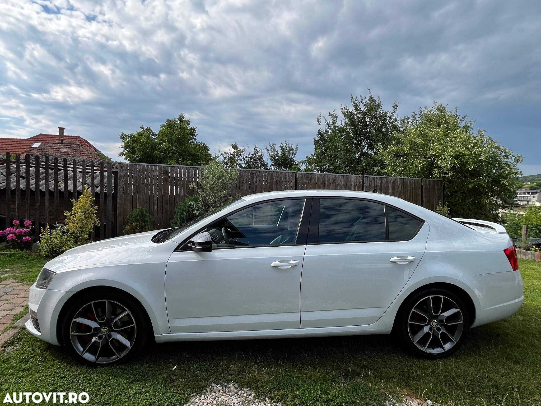 Skoda Octavia 2.0 TDI RS DSG - 4