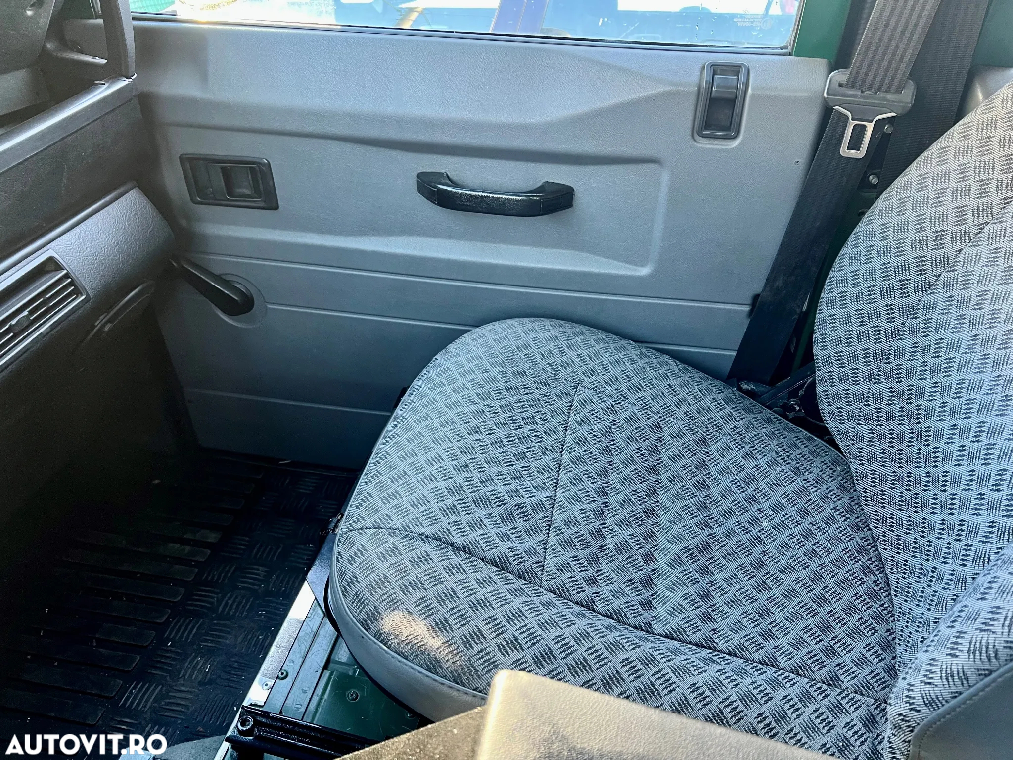 Land Rover Defender 110 S/W - 6