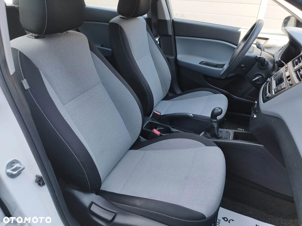 Hyundai i20 blue 1.2 Classic - 24