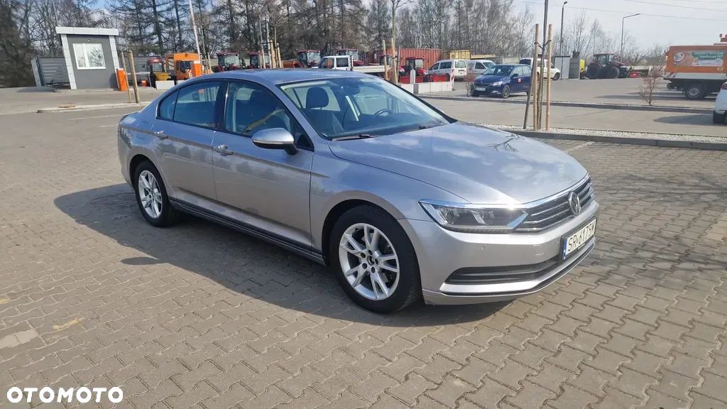 Volkswagen Passat 2.0 TDI SCR Trendline - 1