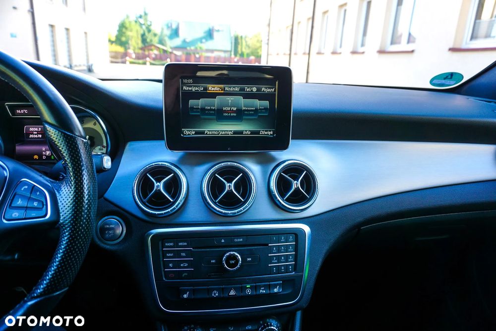 Mercedes-Benz CLA 200 7G-DCT UrbanStyle Edition - 32