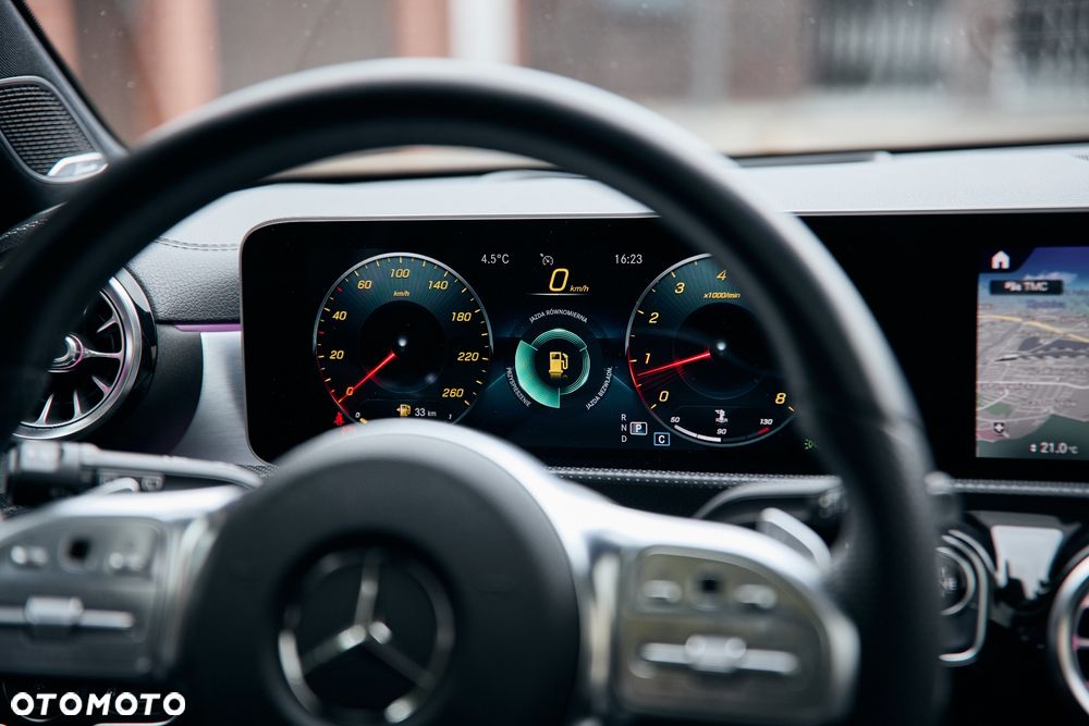 Mercedes-Benz Klasa A 250 AMG Line 7G-DCT - 24