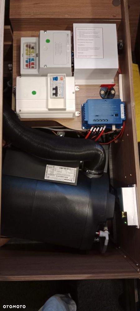 KNAUS LIVE WAVE 700MEG - 32