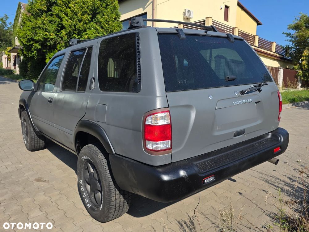 Nissan Pathfinder 3.5 V6 - 12
