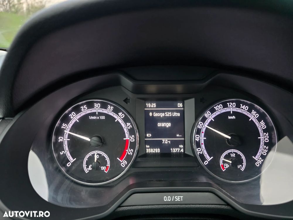 Skoda Octavia 1.6 TDI DSG Ambition - 5