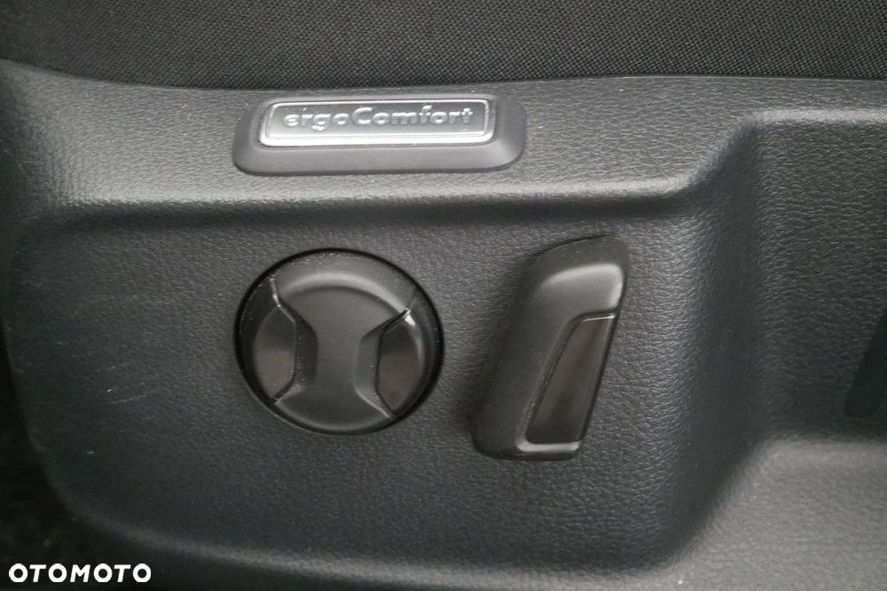 Volkswagen Passat Variant 2.0 TSI Business DSG - 27