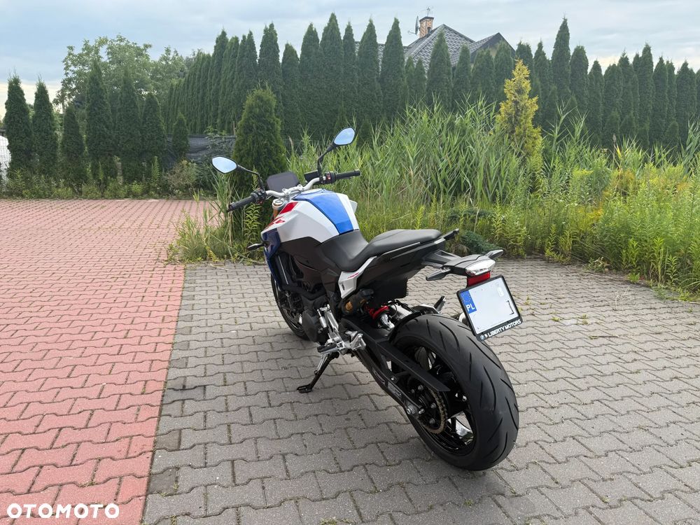 BMW F - 3