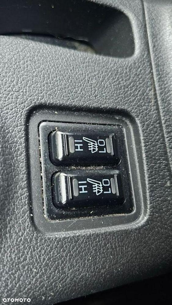 Mitsubishi Outlander Instyle NAVI + - 39