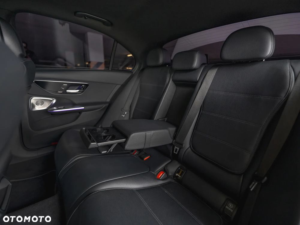 Mercedes-Benz Klasa C 300 4Matic 9G-TRONIC Avantgarde - 40