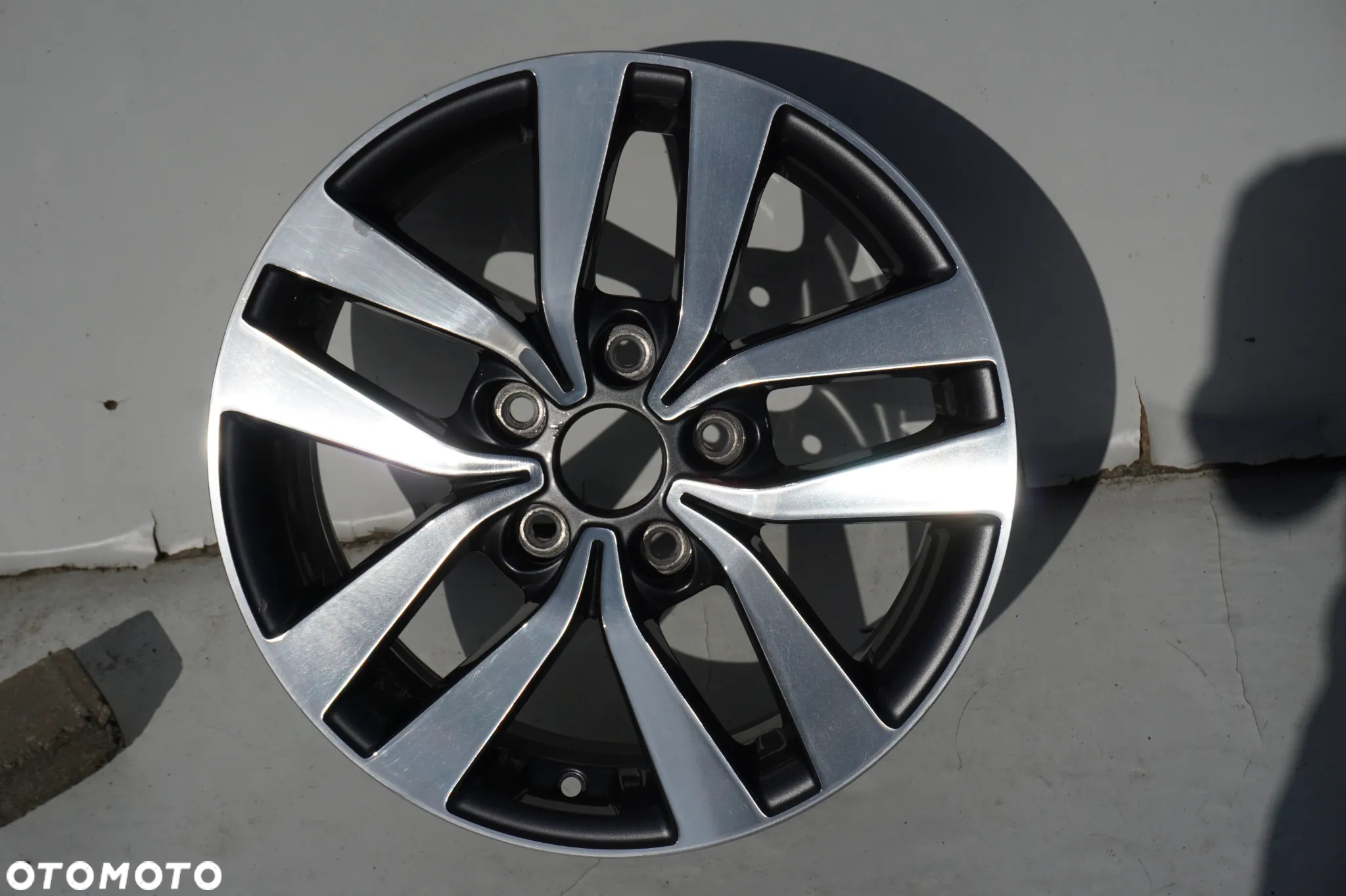 Hyundai 5x114,3 16 6,5J et50 52910-G4200 - 2