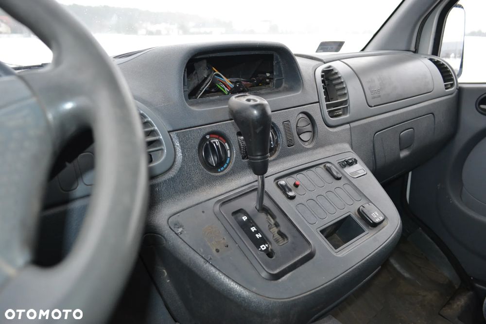 Mercedes-Benz Sprinter - 13