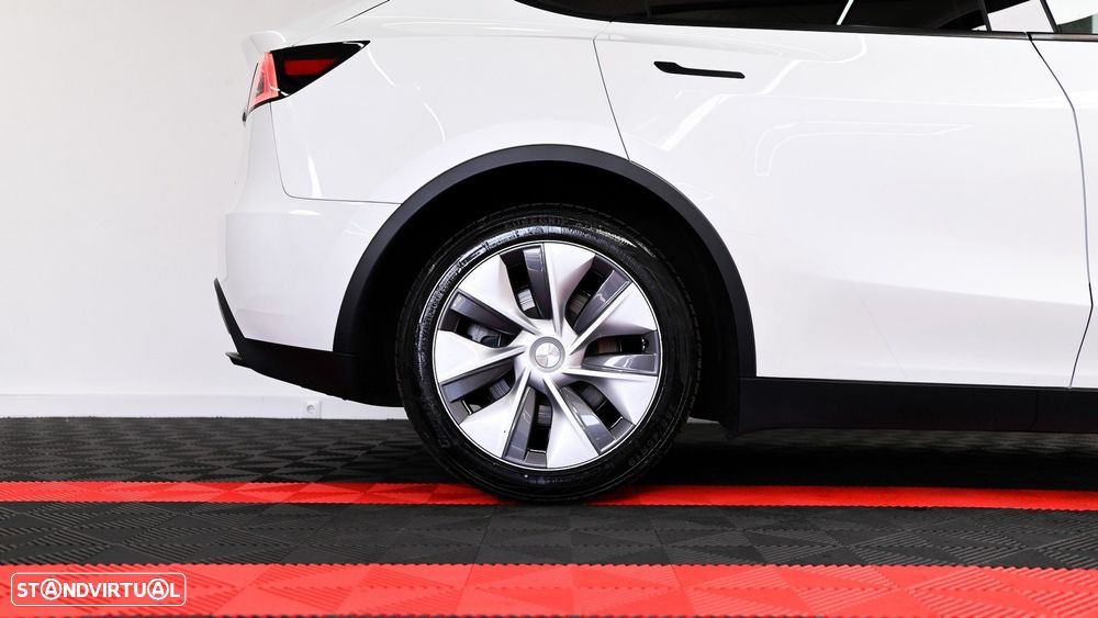 Tesla Model Y Long Range Dual Motor AWD - 19