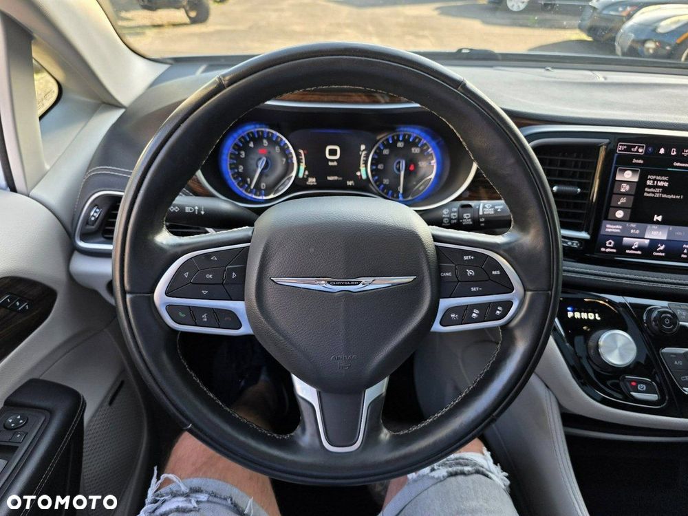 Chrysler Pacifica - 12