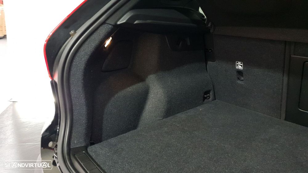 Volvo XC 40 - 38