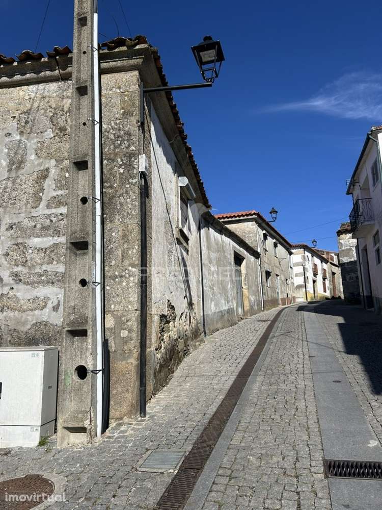 Moradia  em Ruínas, em Barcos , Tabuaço - Grande imagem: 2/13