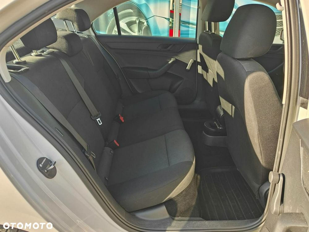 Skoda RAPID - 15