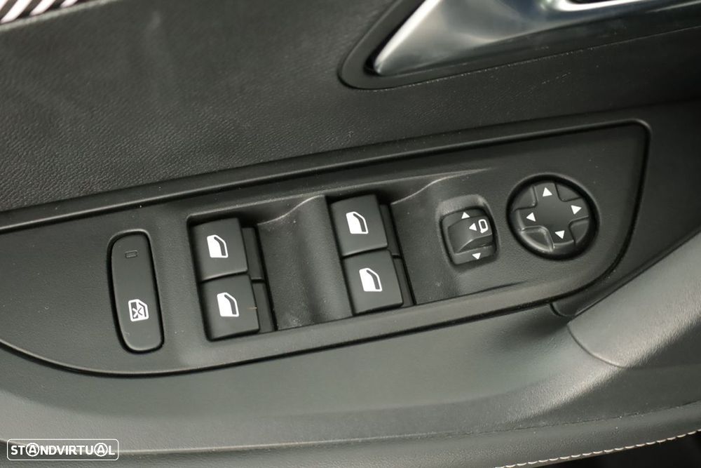 Peugeot 2008 1.2 PureTech Allure - 20