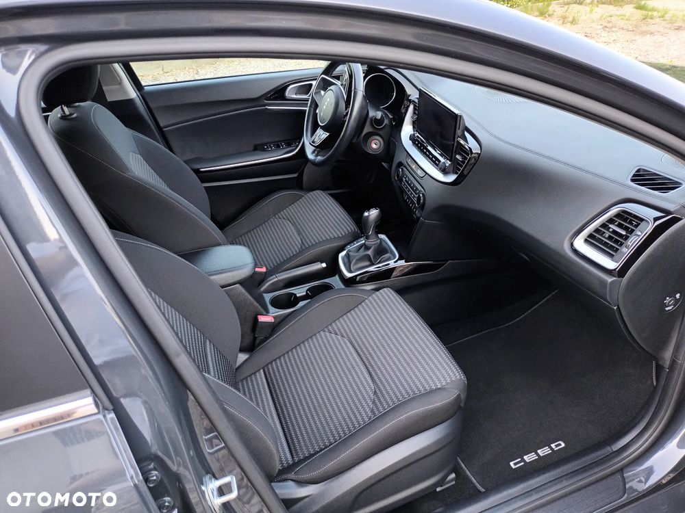 Kia Ceed - 9