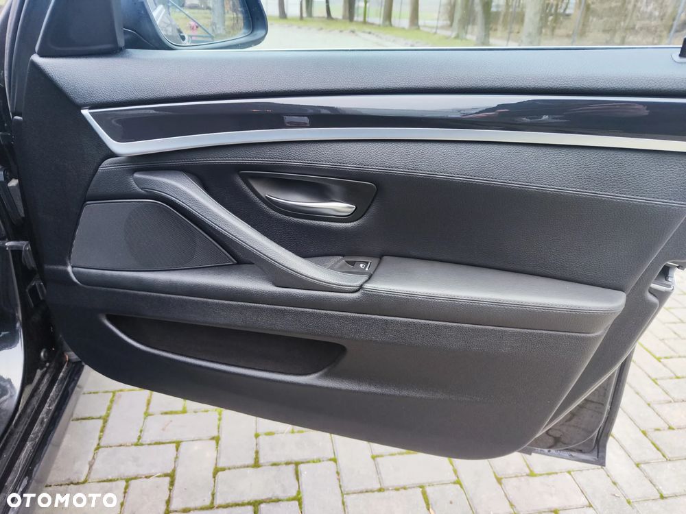 BMW Seria 5 525d xDrive Sport-Aut Luxury Line - 22