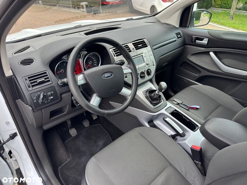 Ford Kuga - 32