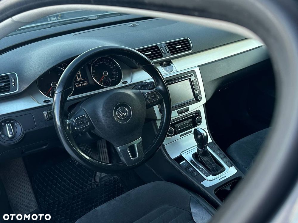 Volkswagen Passat 2.0 TDI DPF DSG 4Motion Comfortline - 13