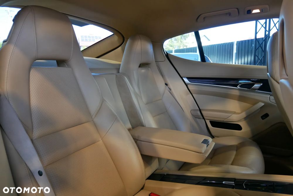 Porsche Panamera 4 - 15