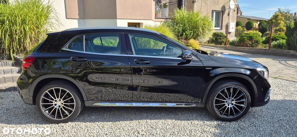 Mercedes-Benz GLA 180 7G-DCT AMG Line - 17