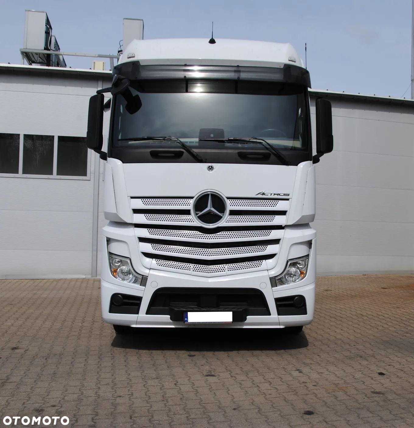 Mercedes-Benz Actros 1845, BigSpace, Pulpit multimedialny - 2